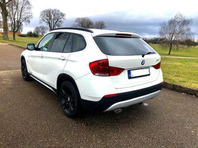 BMW X1, 2.0 l., off-road / crossover