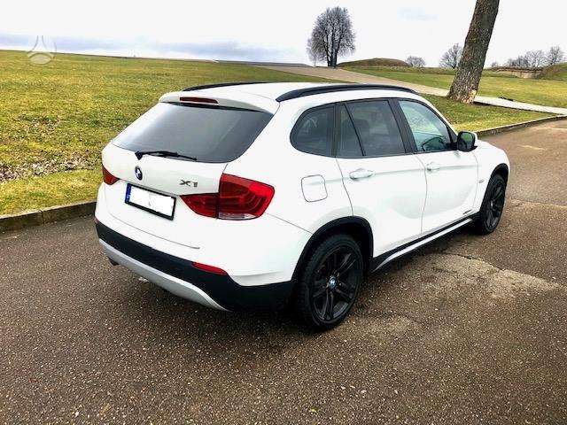 BMW X1, 2.0 l., off-road / crossover