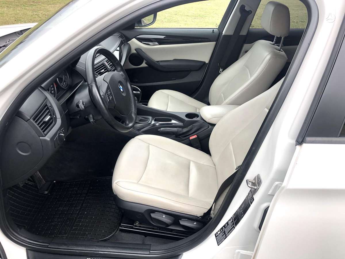 BMW X1, 2.0 l., off-road / crossover