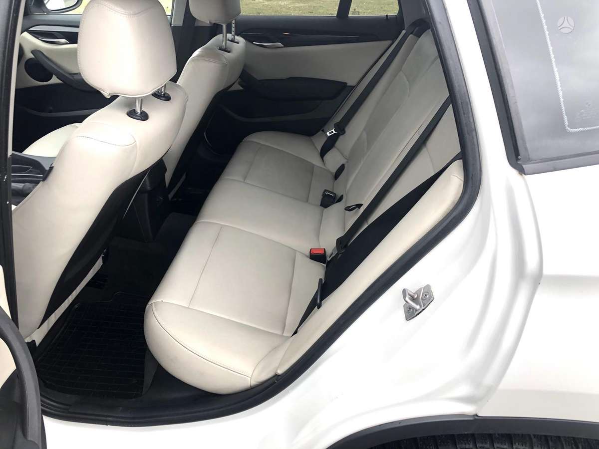 BMW X1, 2.0 l., off-road / crossover