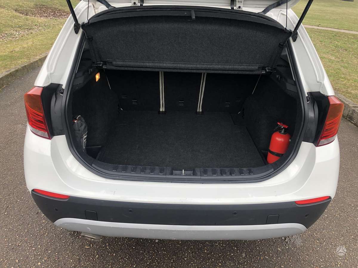 BMW X1, 2.0 l., off-road / crossover