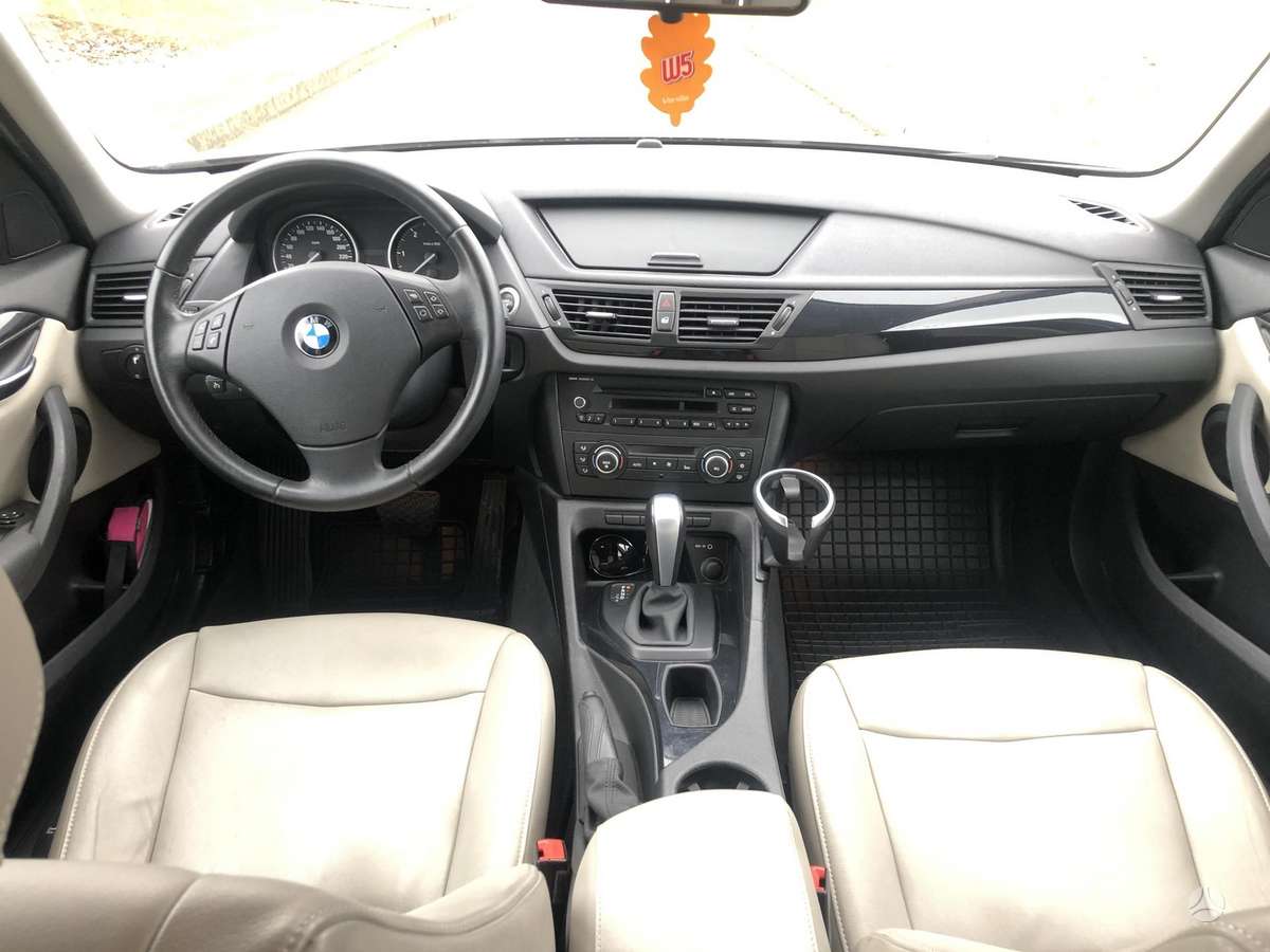 BMW X1, 2.0 l., off-road / crossover
