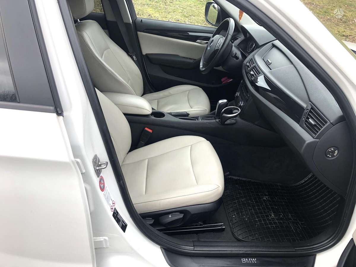 BMW X1, 2.0 l., off-road / crossover