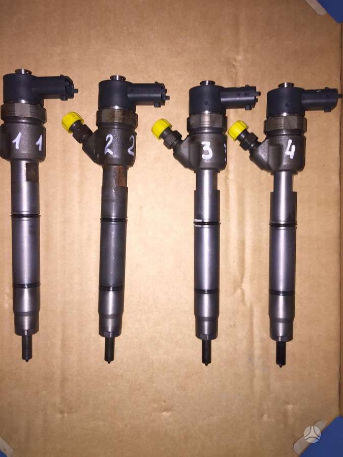 Kia Carens, 33800-2A800 0445110411 D4FD, variklio detalės