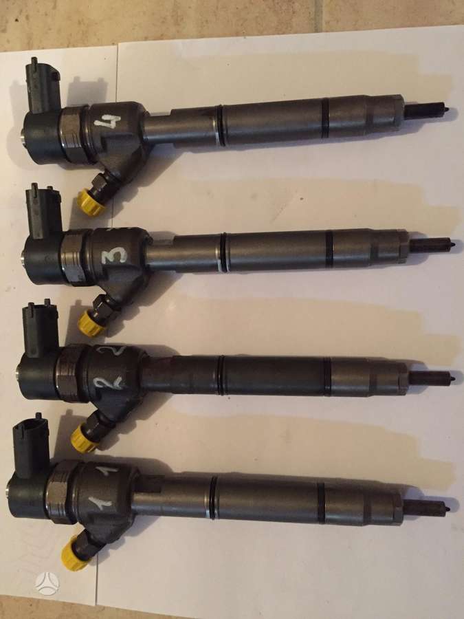 Kia Carens, 33800-2A800 0445110411 D4FD, variklio detalės
