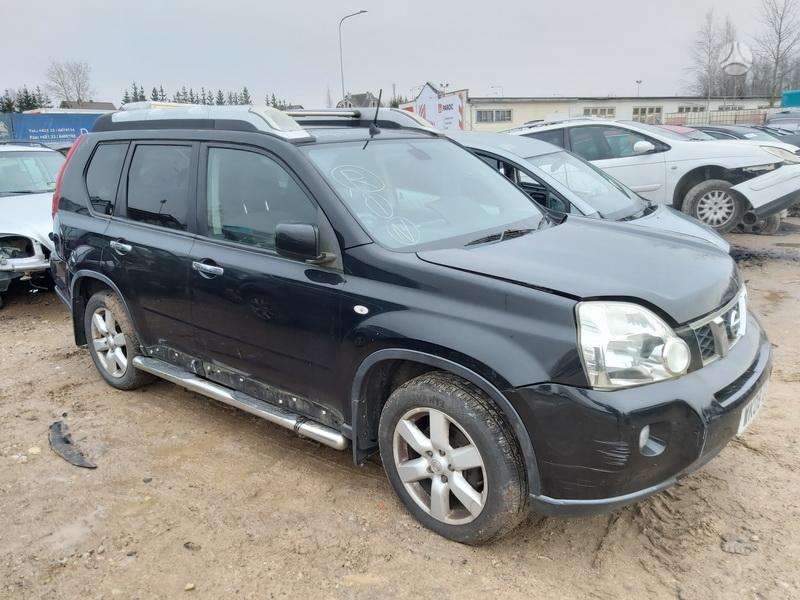 Nissan X-Trail по частям. Automobilis ardomas dalimis запасные части автомобил