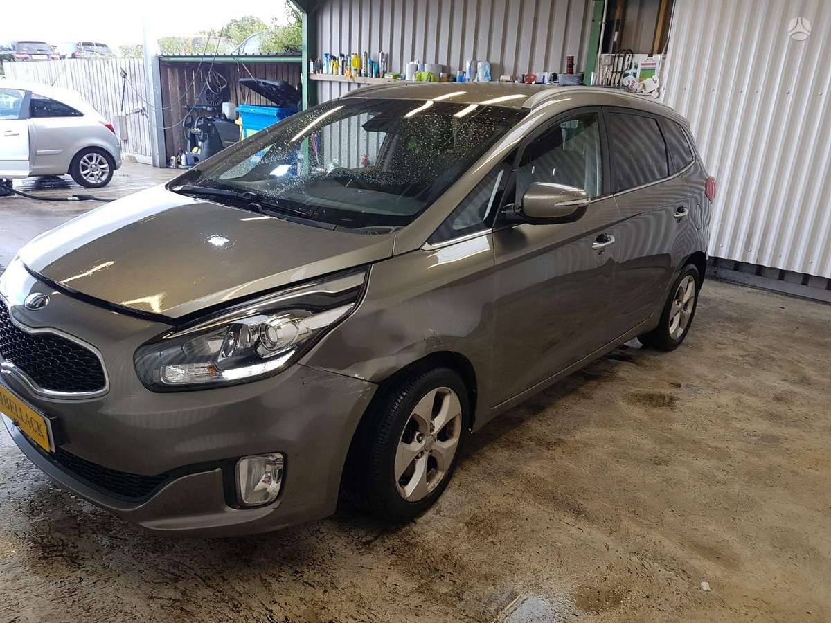 Kia Carens по частям. Dalimis