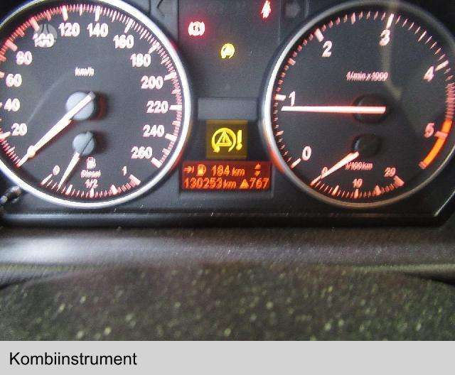 BMW 320 4 4 priekiniu zibintu nera