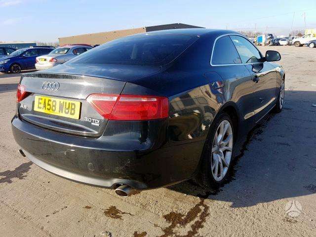 Audi A5 dalimis. Automobilis ardomas dalimis запасные части автомобиля