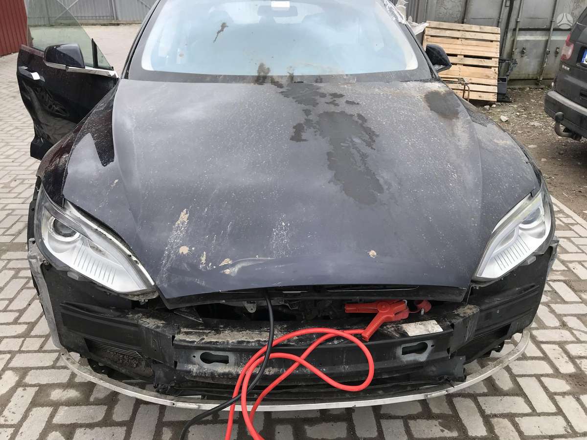 Tesla Model S dalimis