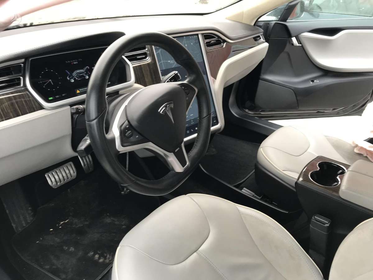 Tesla Model S dalimis