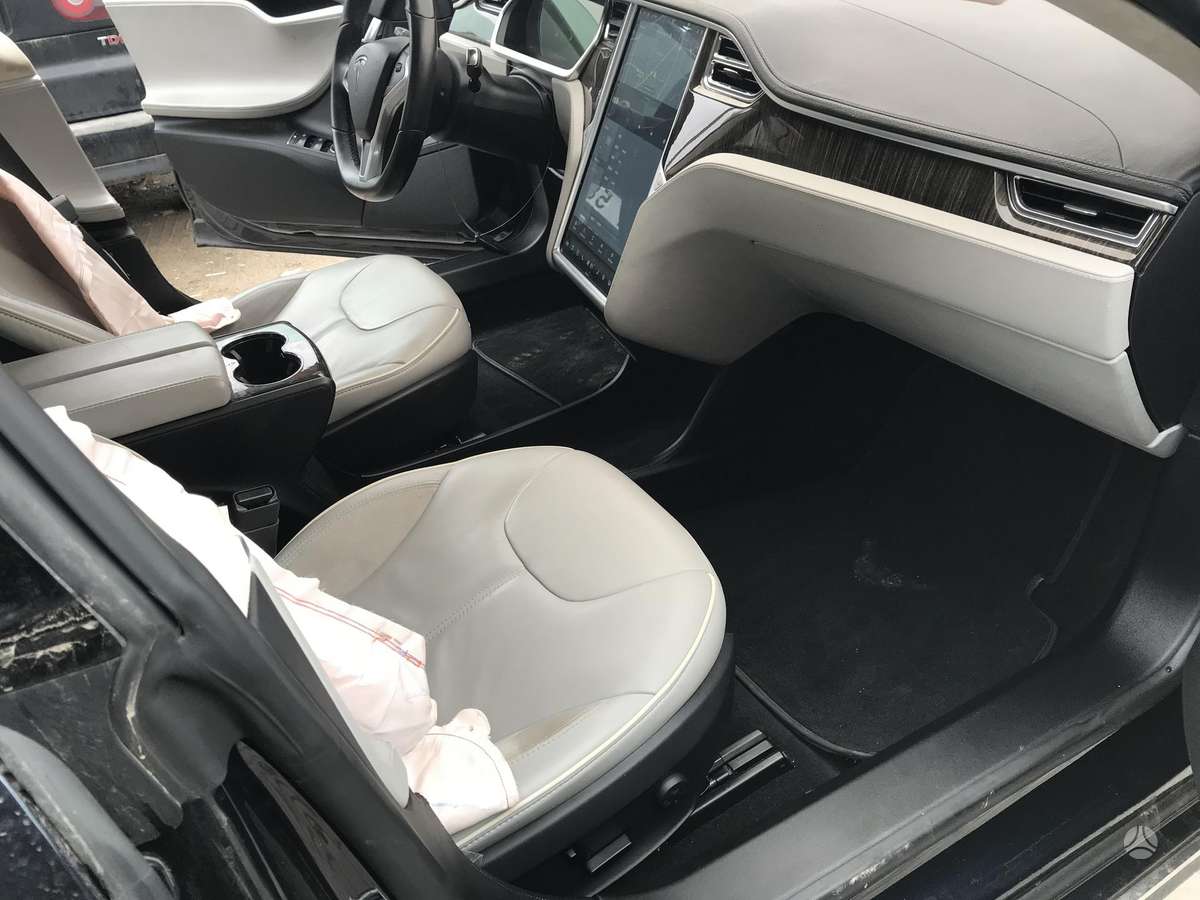 Tesla Model S dalimis