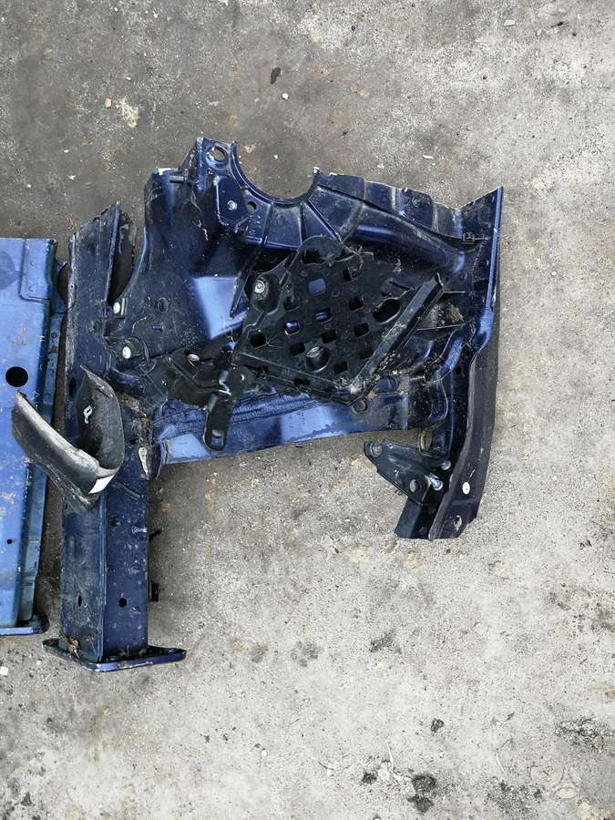 Audi Q5 frame rails (fornt, rear)
