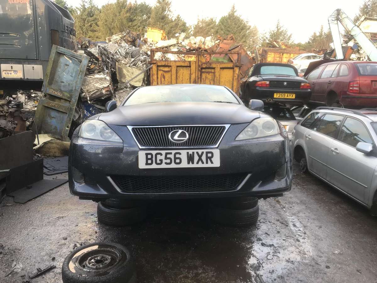 Lexus IS 220 dalimis