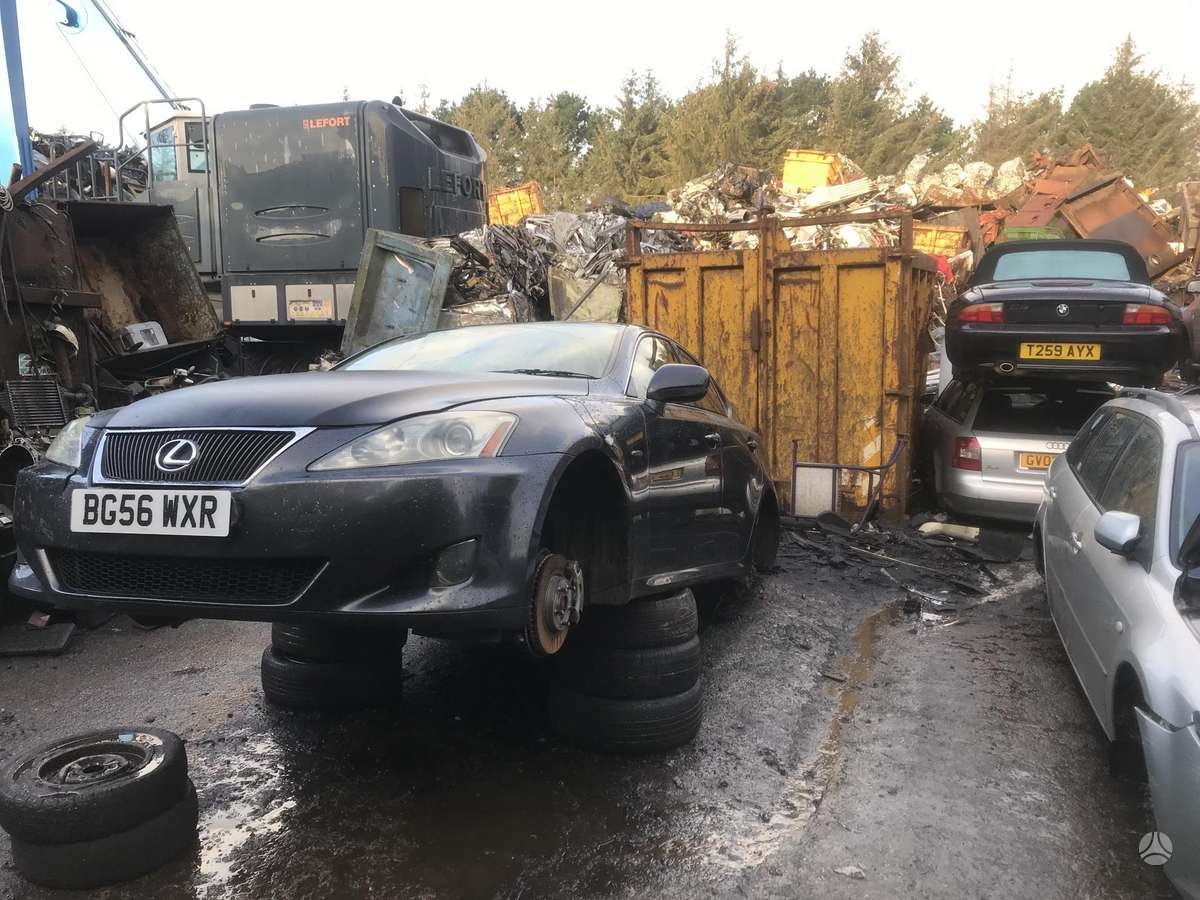 Lexus IS 220 по частям
