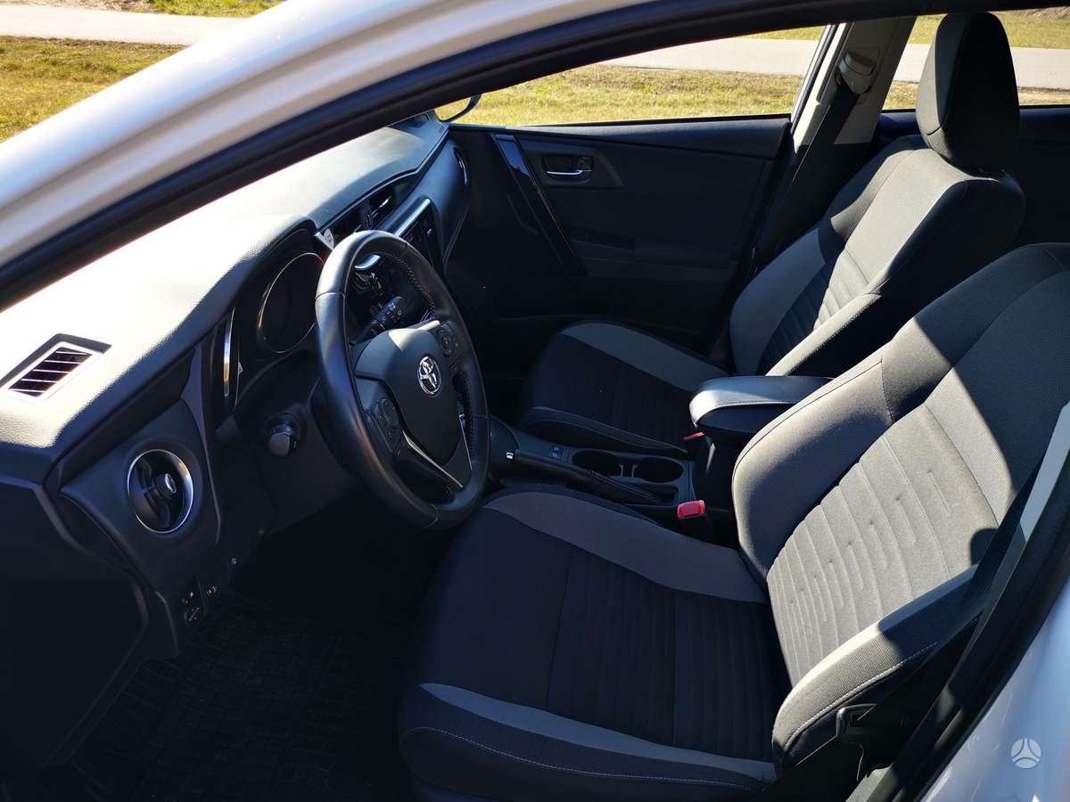 Toyota Auris, 1.8 l., Хэтчбек