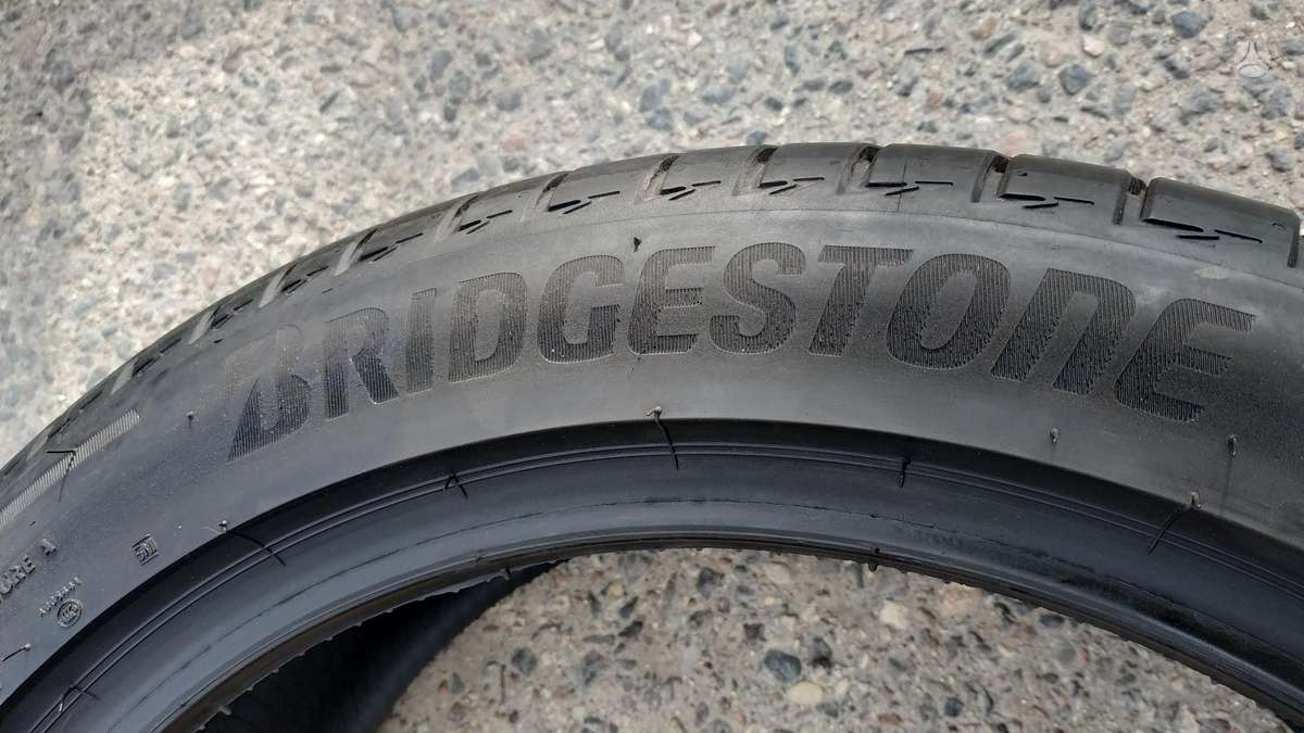 Bridgestone, vasaras 245/45 R19