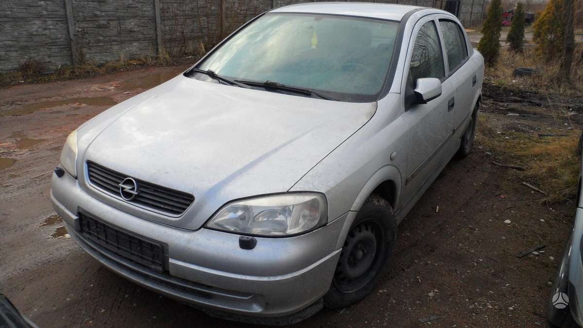Opel Astra dalimis