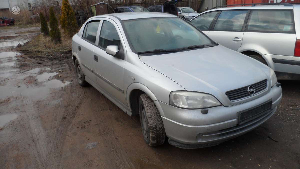 Opel Astra dalimis