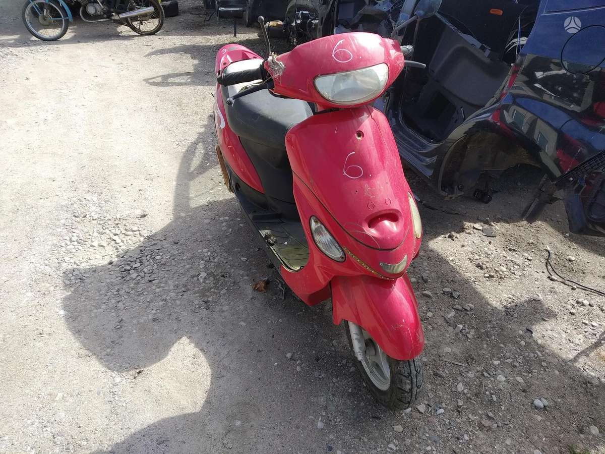 Honda Lead, scooters / mopeds