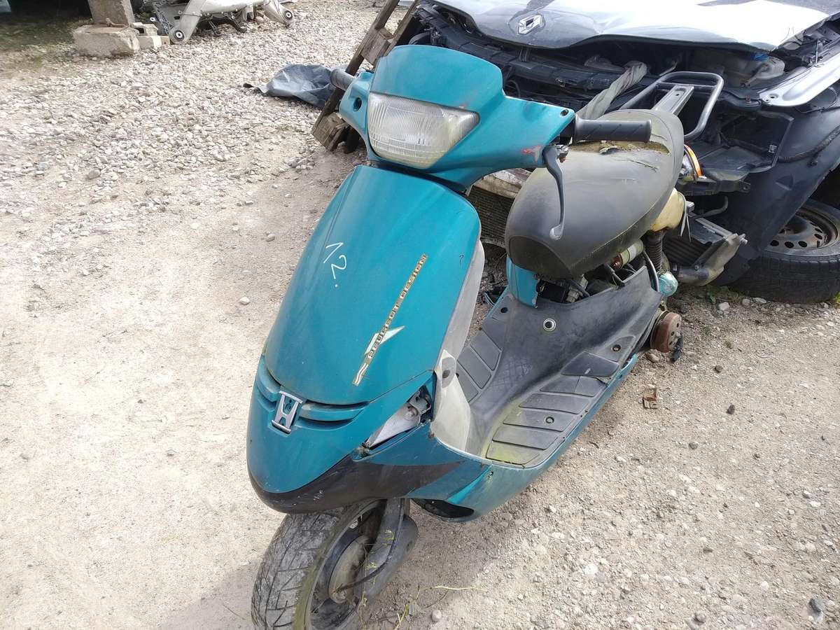Honda Lead, scooters / mopeds