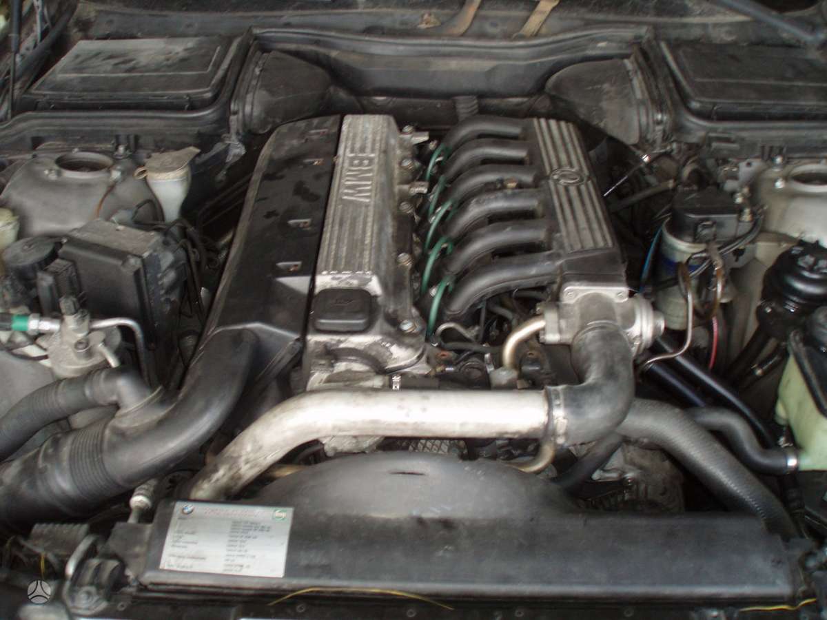 BMW 525 dalimis