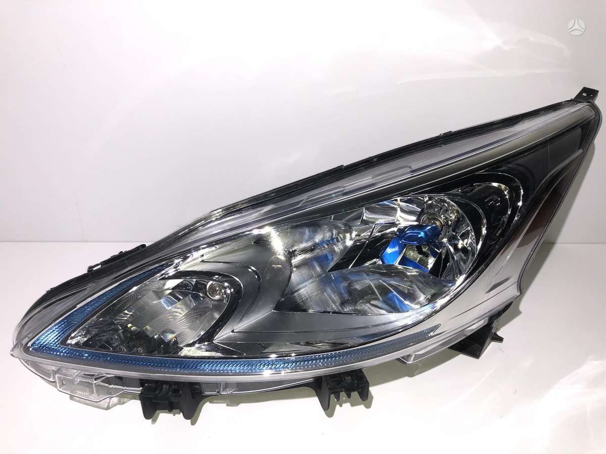 Nissan e-NV200 body parts