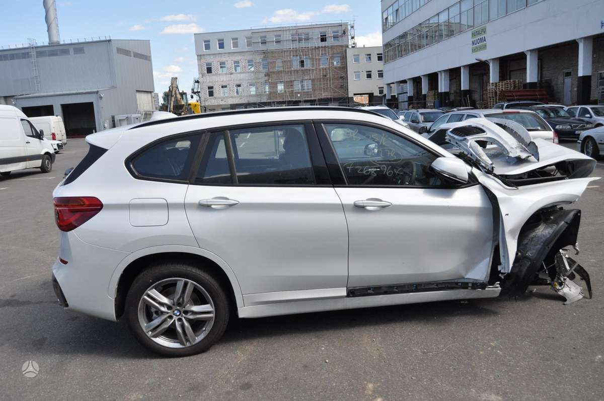 BMW X1 dalimis