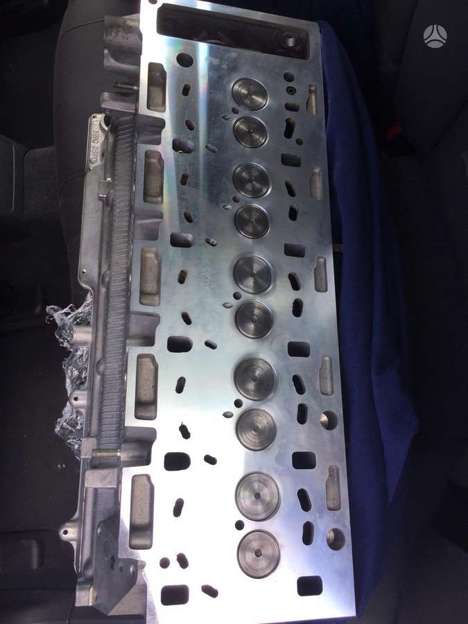 Land Rover Discovery, HRC2880, variklio detalės