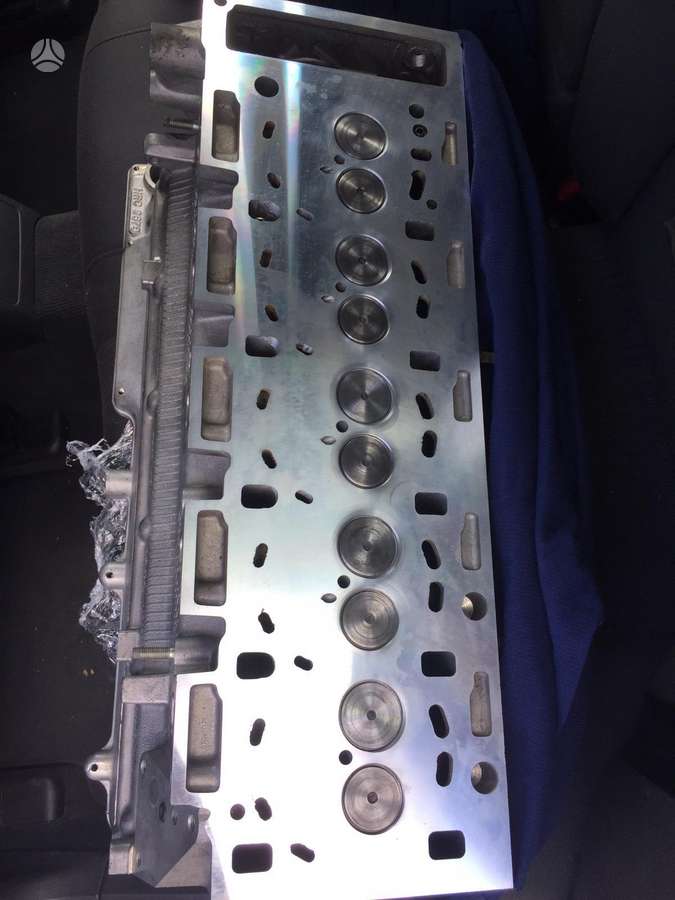 Land Rover Defender, HRC2880, детали двигателя