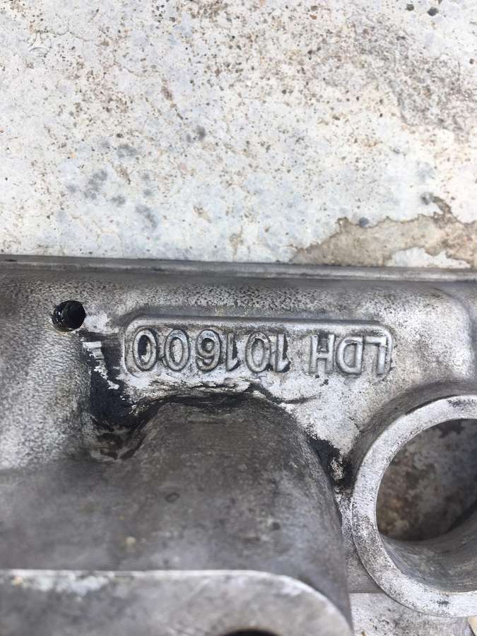 Land Rover Defender variklio detalės