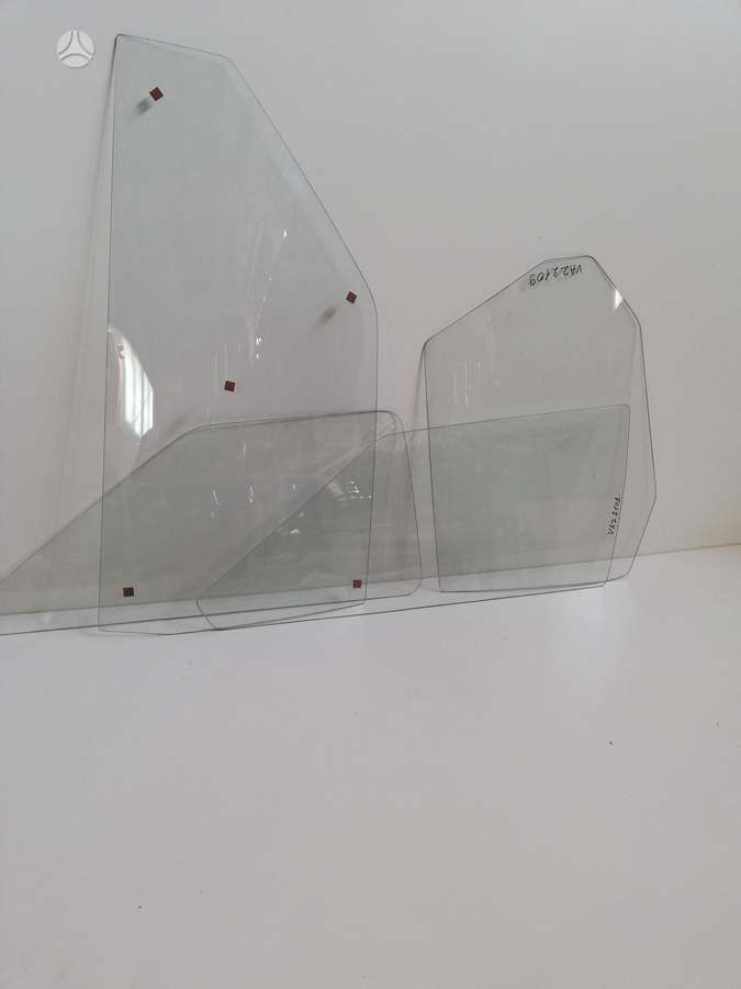 GAZ 24 windows