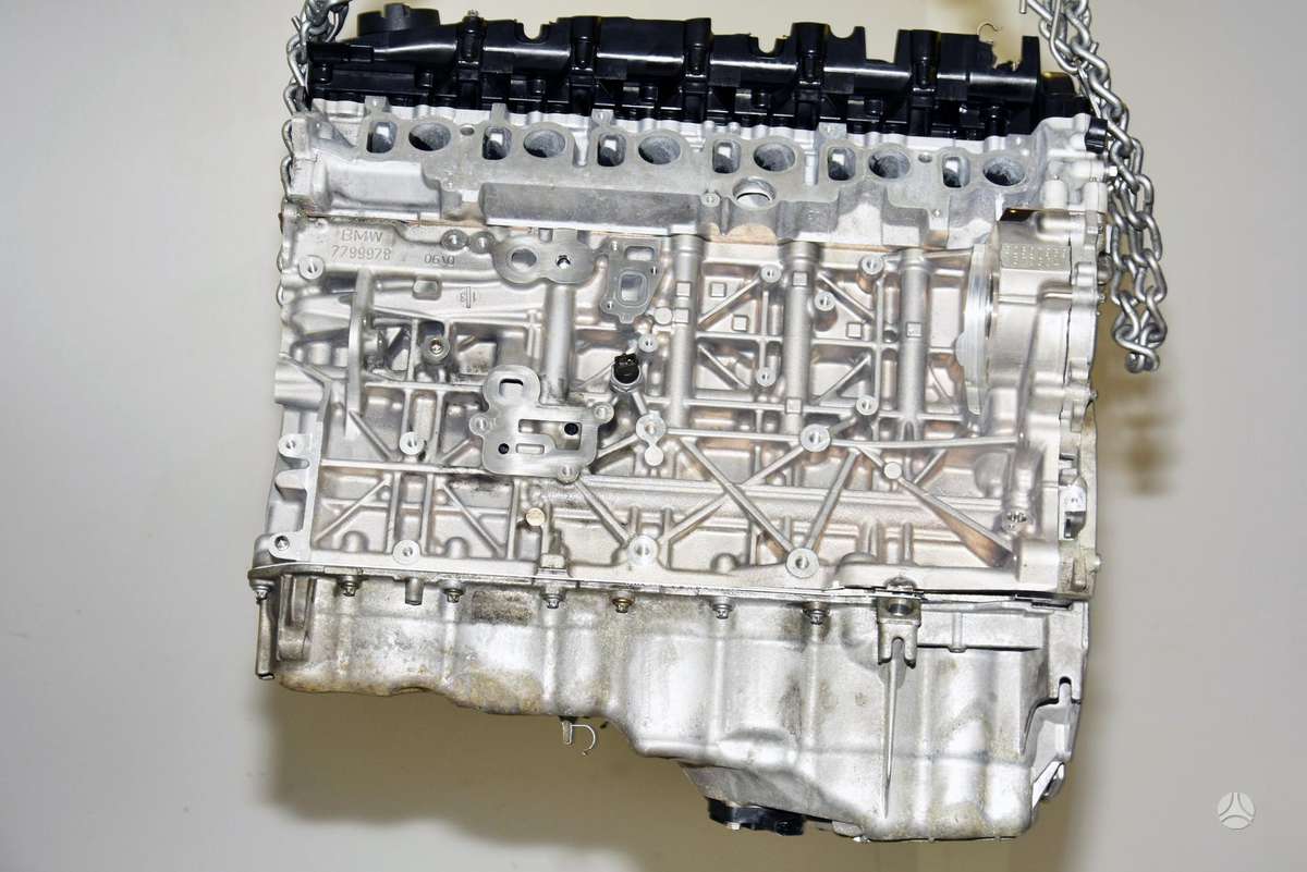 BMW 7 serija engine
