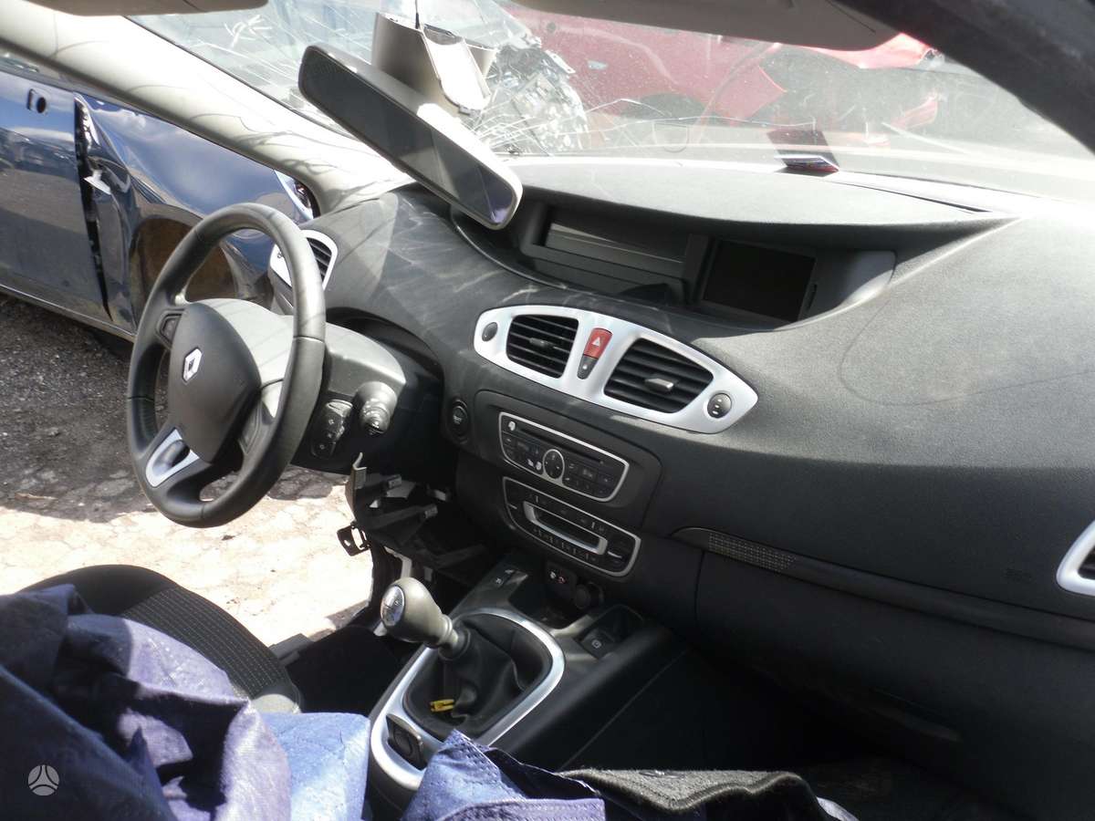 Renault Scenic dalimis