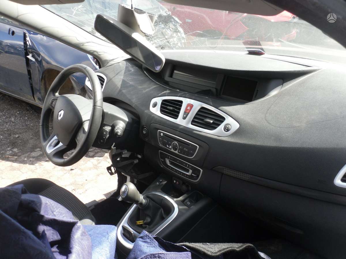 Renault Scenic for parts
