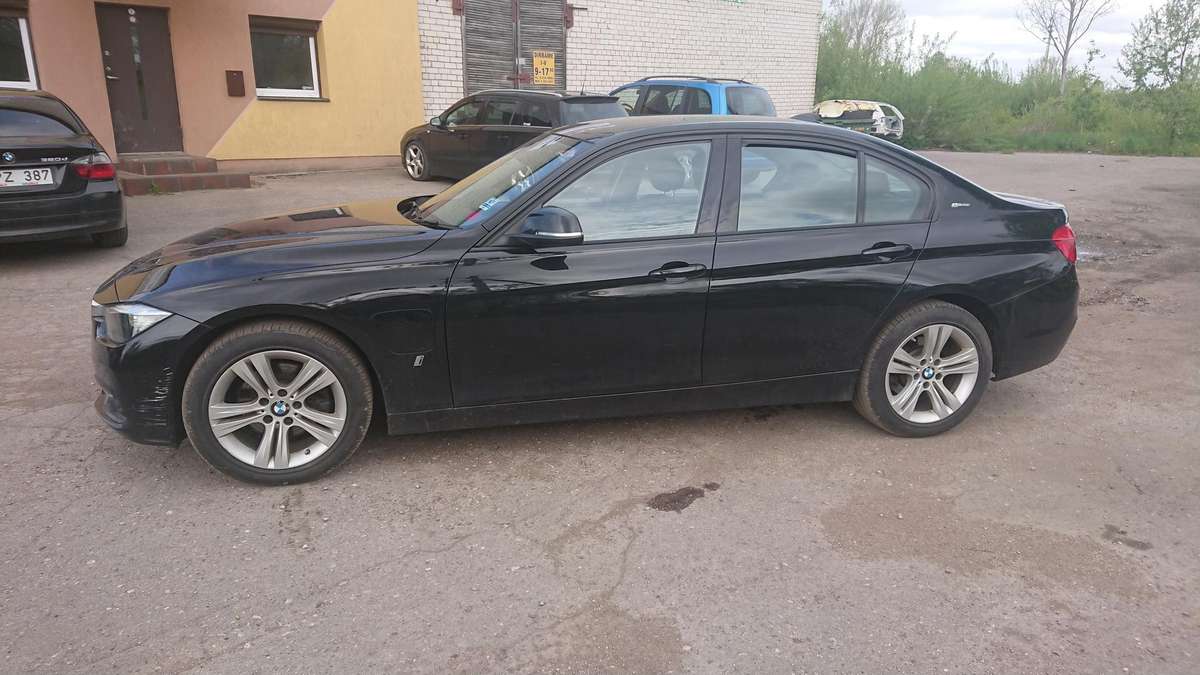 BMW 330