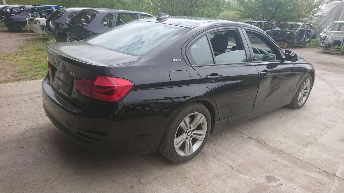 BMW 330