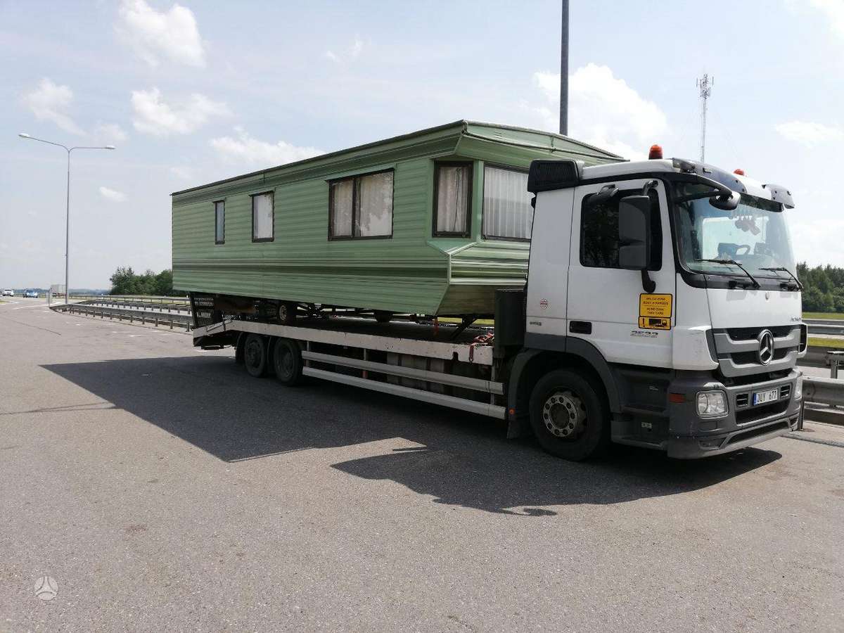 Nameliu, kemperiu, karavanu transportavimas