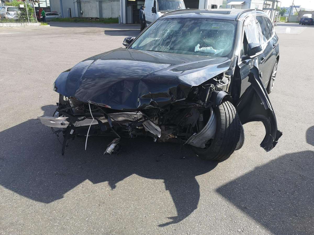 BMW 3 serija dalimis