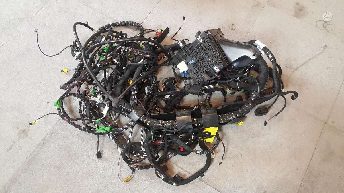 Volkswagen Passat body parts