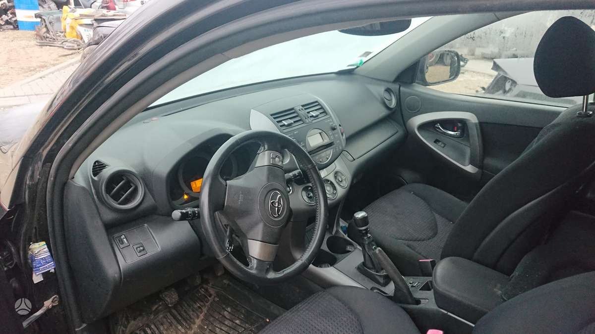 Toyota RAV4 dalimis