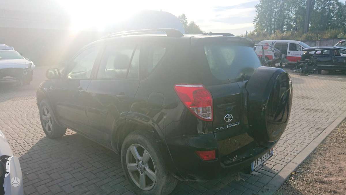 Toyota RAV4 по частям