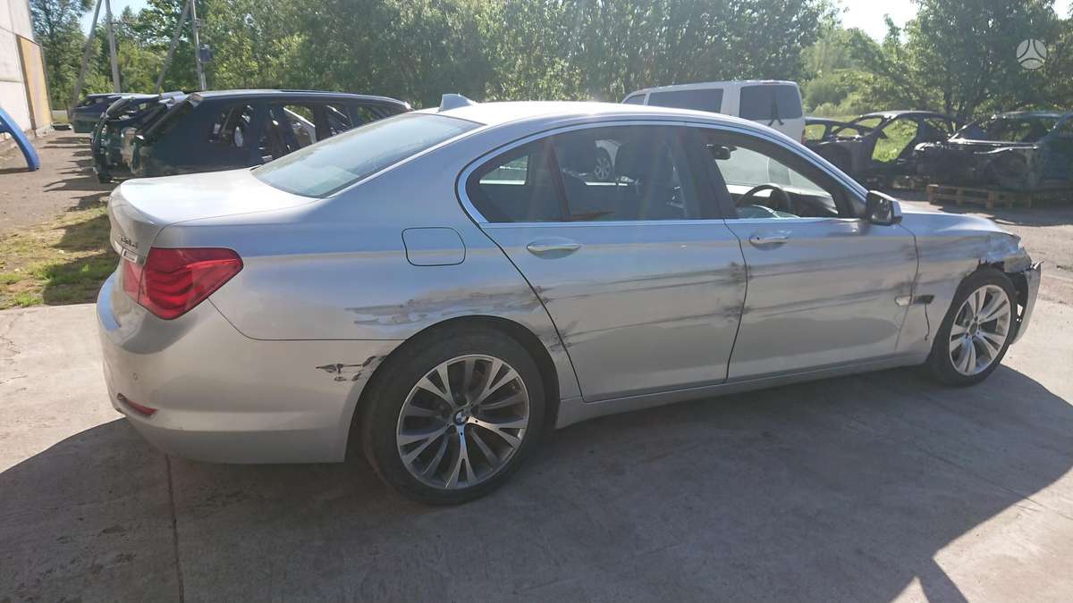 BMW 730