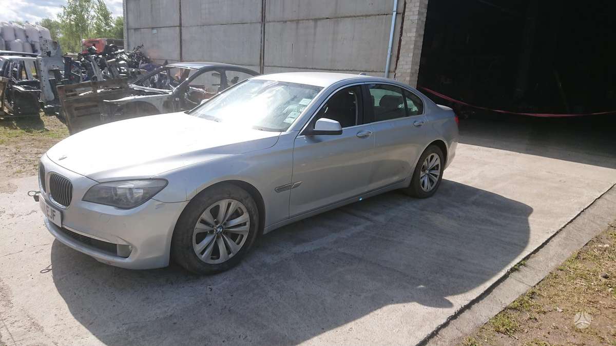 BMW 730