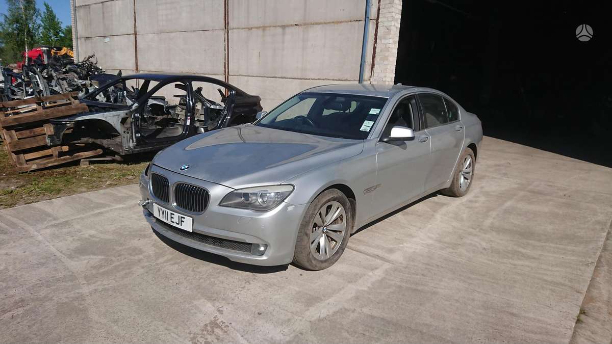 BMW 730