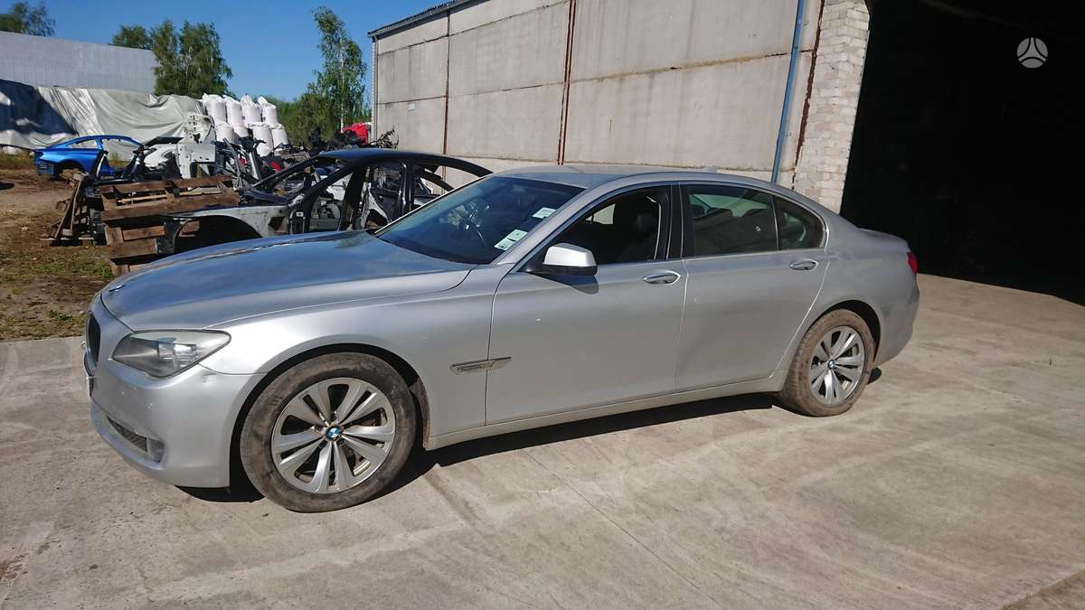 BMW 730