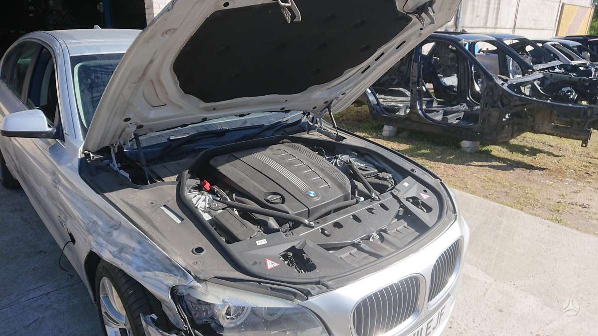 BMW 730