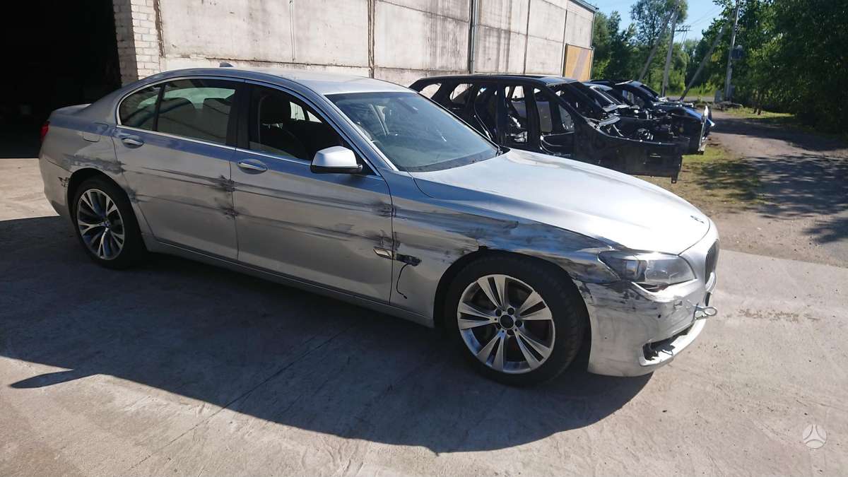 BMW 730
