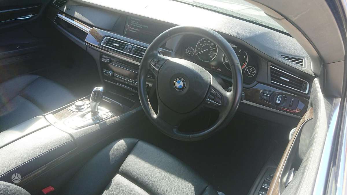 BMW 730