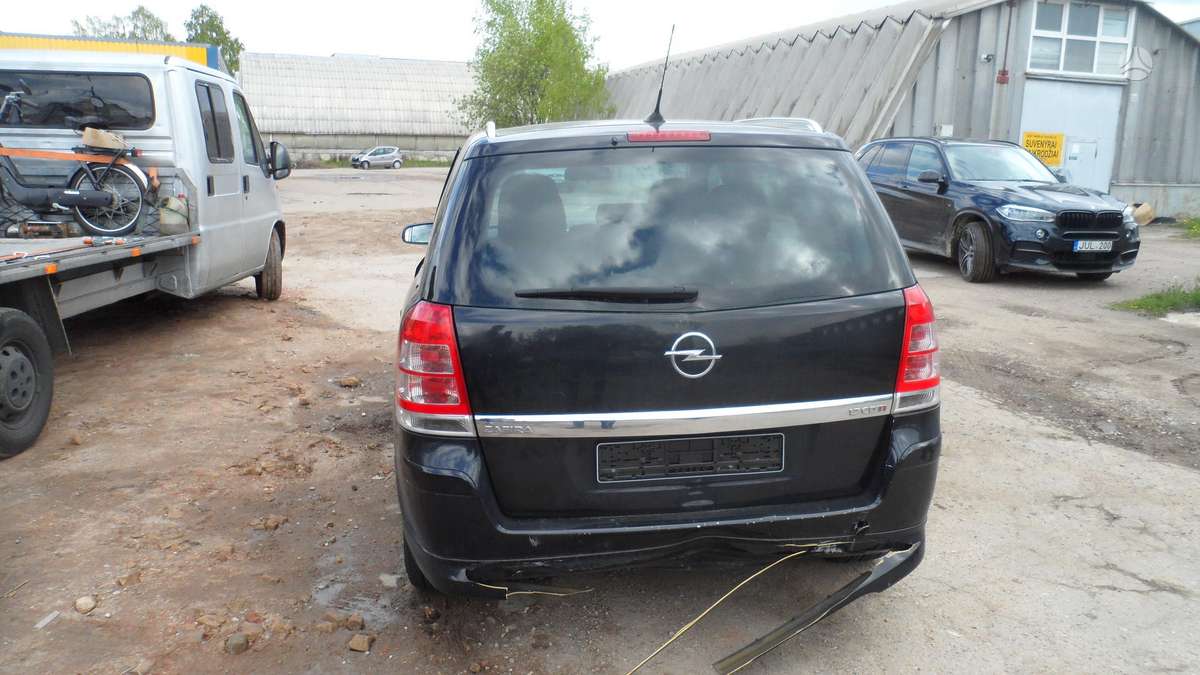 Opel Zafira dalimis